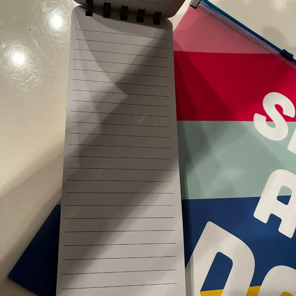 Notepad, Crayola Markers & Letter-Size Poly Bag (new)‎